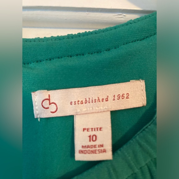 Flowy sleeveless green dress with gold chain - size 10 P - db established 1962 - Picture 3 of 3